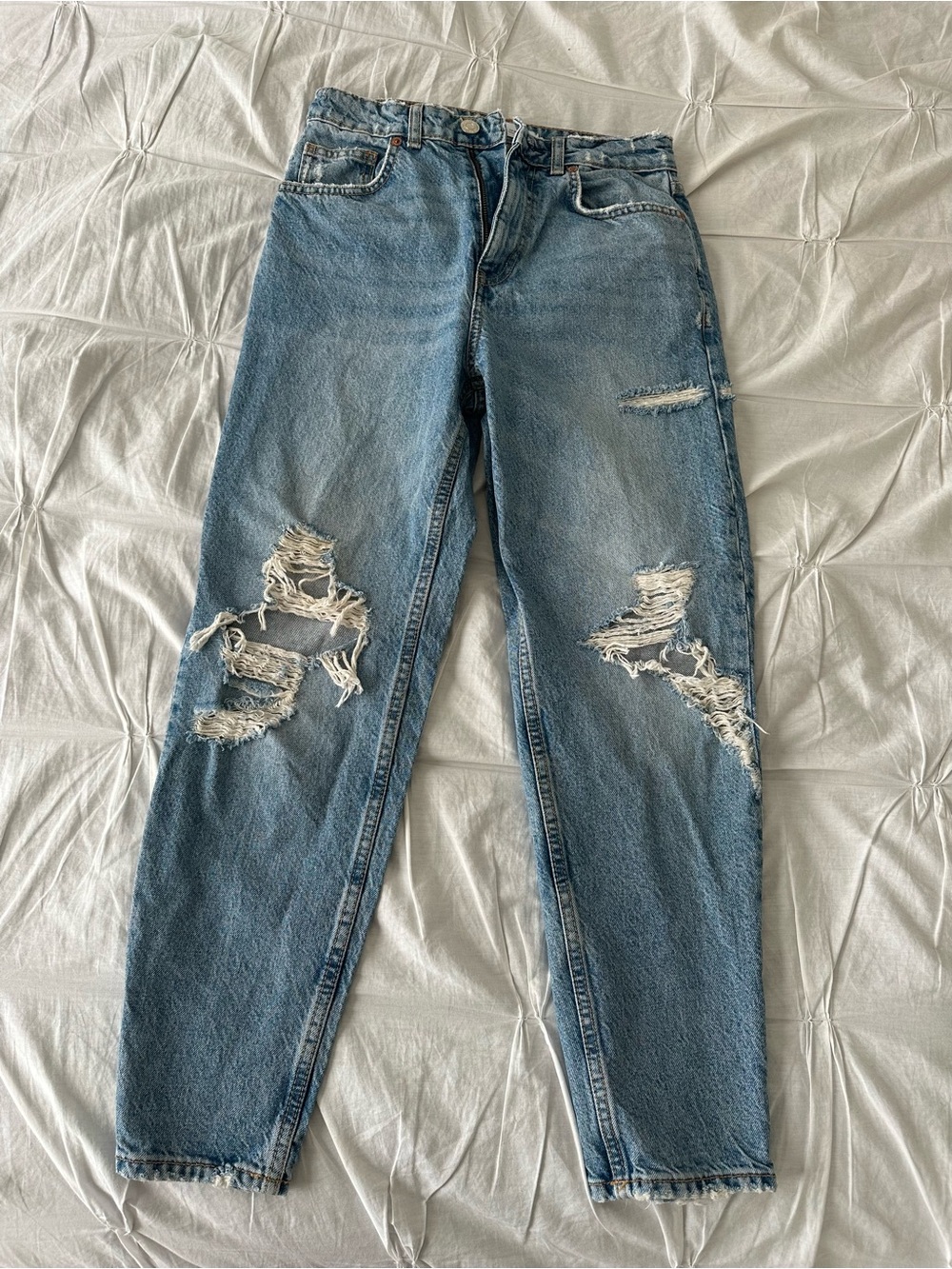 Zara blue denim jeans with ripped details, size 4